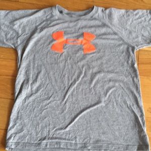 💥B2G1💥 YLG Under Armour t-shirt